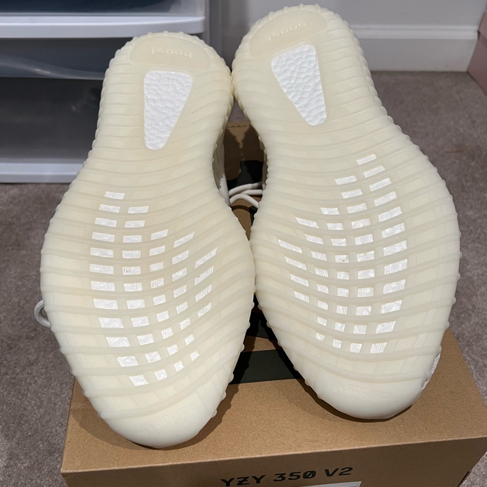 Yeezy Boost 350 - Picture 2 of 5